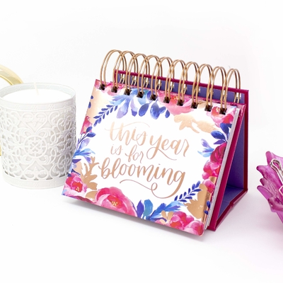 Colourful Offset Printing Desktop Calendar 250gsm-400gsm Kraft Paper Desk Calendar